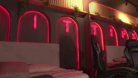 susan_wall online show from March 24, 1:05 pm