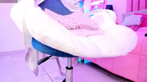 Sussan Nicole  online show from February 3, 12:25 pm