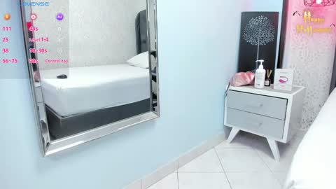 S U Z E T  online show from October 21, 8:13 pm