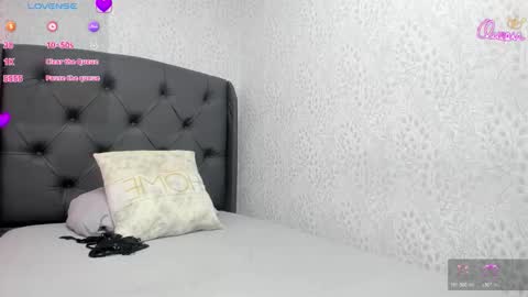 S U Z E T  online show from January 10, 8:02 pm