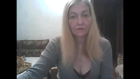 sweet4blonde67 online show from December 3, 7:33 pm
