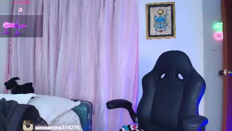alessa  ----independent model online show from July 3, 3:23 am