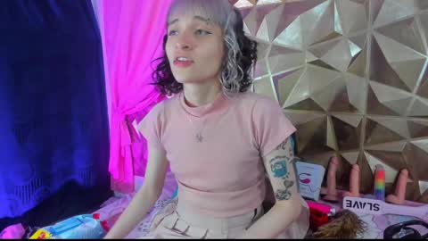  emmili  online show from January 18, 12:15 pm