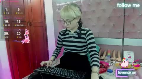  emmili  online show from December 22, 12:08 pm