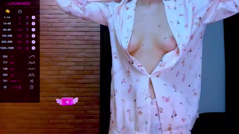 Mia online show from October 26, 4:35 pm