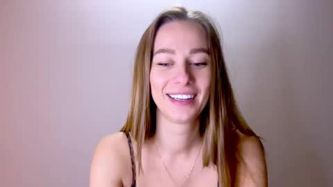 Mia online show from March 8, 3:43 pm