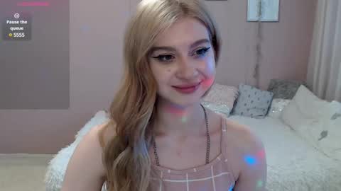 sweet_nicole_333 online show from March 8, 1:23 pm