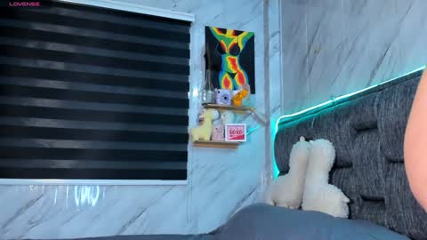 Isabella online show from February 8, 3:30 am