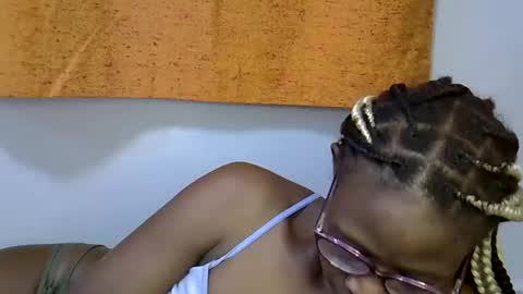 sweet_zarah online show from February 20, 6:37 am