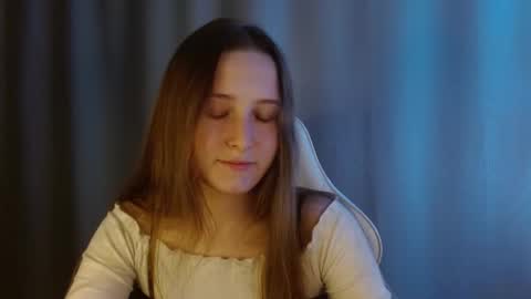 Annie online show from February 18, 9:03 pm