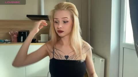 sweetie Lisa3 online show from May 31, 4:18 am