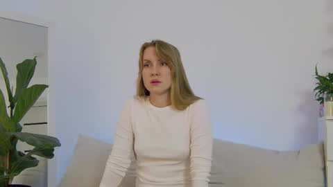 SweetKira1 online show from September 29, 5:51 pm