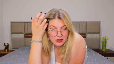 Claudia online show from October 9, 8:02 pm