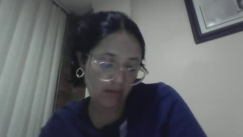 sweetyypeach online show from February 12, 4:23 am