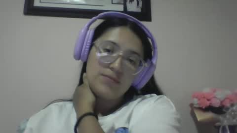 sweetyypeach online show from March 12, 3:13 am