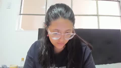 sweetyypeach online show from January 31, 3:55 pm