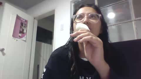 sweetyypeach online show from February 13, 12:57 am