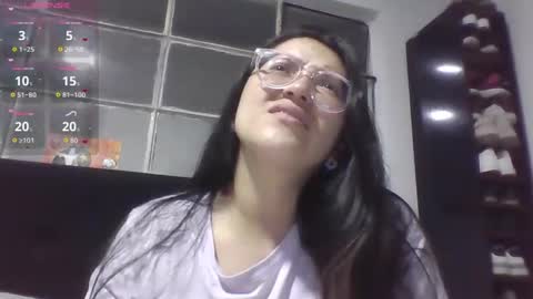 sweetyypeach online show from September 12, 4:02 am