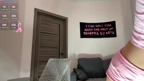 Mona online show from March 3, 5:08 pm