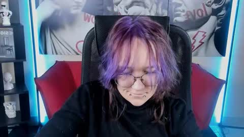 syllviareed online show from December 19, 8:06 am