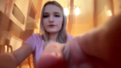 Mia online show from February 1, 1:32 pm