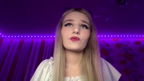 Mia online show from February 3, 2:22 pm