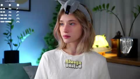 Mia online show from February 20, 11:10 pm