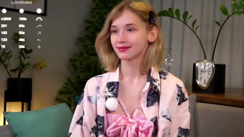 Mia online show from January 26, 12:05 am