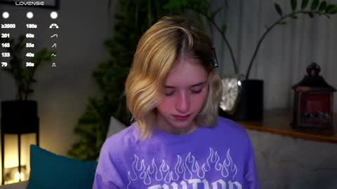 Mia online show from February 4, 1:12 am