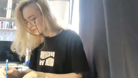 Adeline online show from July 29, 11:21 am