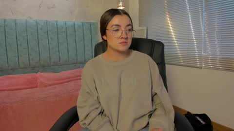 Tara  online show from February 11, 1:01 pm