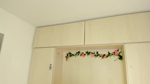  T A R A  online show from February 21, 6:36 am