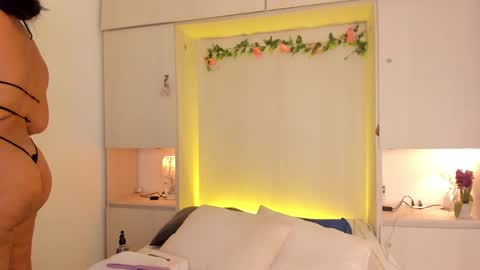  T A R A  online show from March 25, 4:28 am