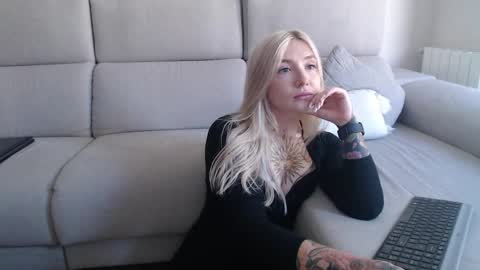 tattoobbgirl online show from September 22, 11:08 am