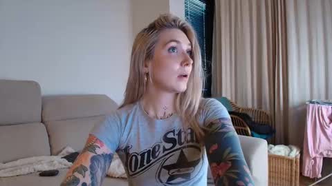 tattoobbgirl online show from January 17, 5:09 pm