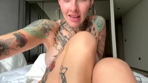 tattooedlucy_ online show from January 10, 11:37 am