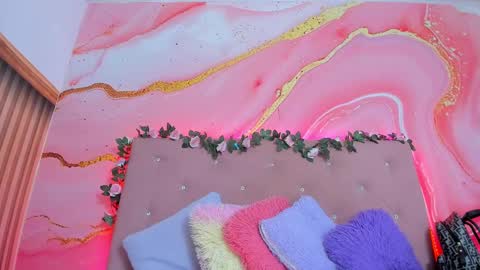 Sarah  online show from March 7, 7:05 pm