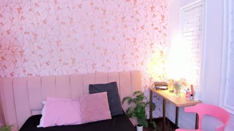 Taylor Bennet online show from March 6, 12:00 pm