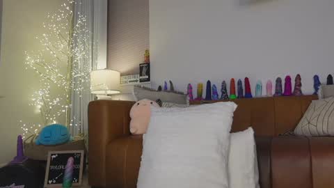 Taylor --  online show from March 22, 10:21 am