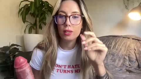 Taylor online show from October 28, 2:17 am