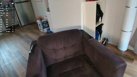 Taylor Tait online show from November 29, 8:35 pm