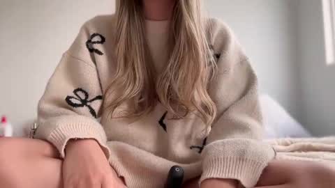 Amy No penetration Virgiin giirl online show from November 7, 12:11 pm