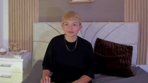 Estefani online show from April 22, 4:15 pm