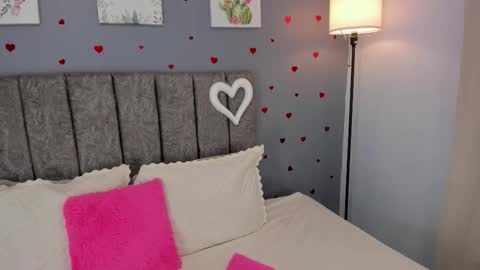 Abby  online show from March 7, 9:33 pm