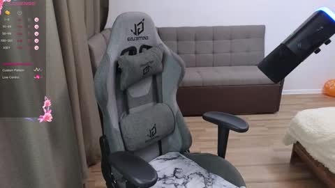 Tender Mia online show from December 6, 12:16 pm