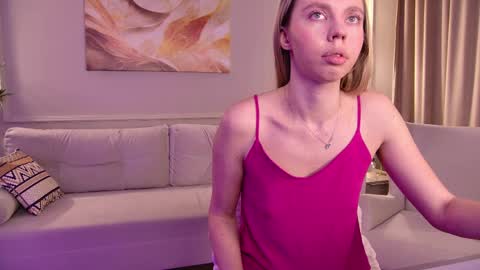 tessaadorablee online show from April 5, 5:39 am