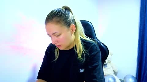 Tessy online show from November 13, 1:15 am