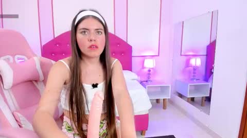 Thalia  online show from October 18, 9:49 pm