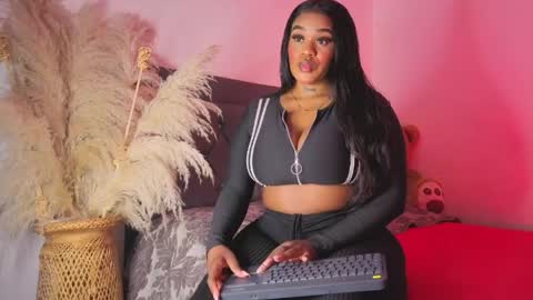 thalyanna_ebony online show from June 7, 8:59 pm
