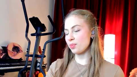 Ally    STREAMING ON TWITCH NOW Check my Twitter for updates online show from October 4, 2:28 am